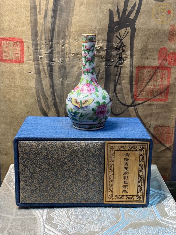 古玩清中期青花廣彩長(zhǎng)頸瓶真品鑒賞圖