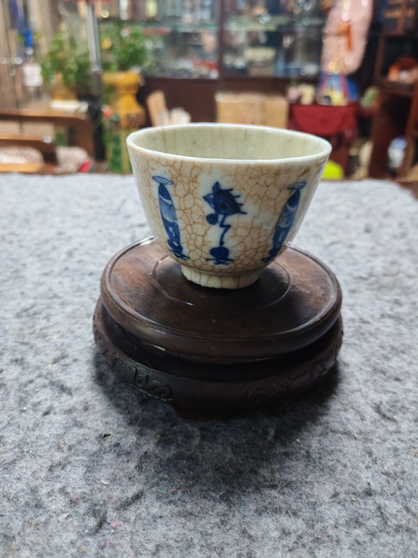 古玩轉(zhuǎn)賣(mài)哥釉青花杯拍賣(mài)，當(dāng)前價(jià)格14800元