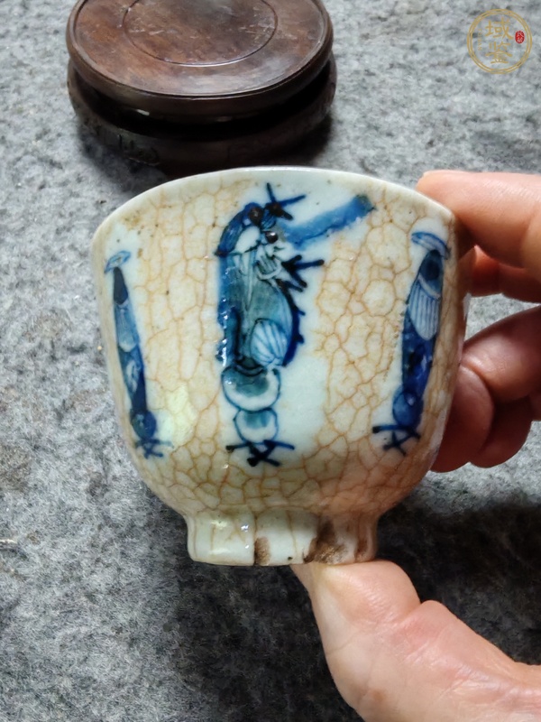 古玩陶瓷哥釉青花杯真品鑒賞圖