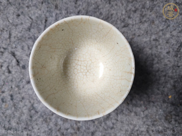 古玩陶瓷哥釉青花杯真品鑒賞圖