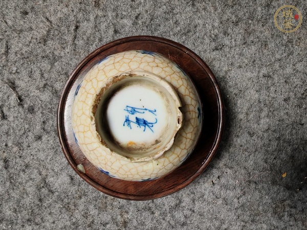 古玩陶瓷哥釉青花杯真品鑒賞圖
