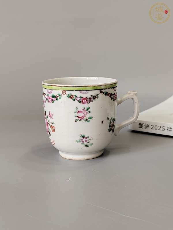 古玩陶瓷粉彩花卉紋把杯真品鑒賞圖
