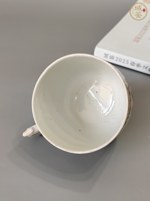 古玩陶瓷粉彩花卉紋把杯真品鑒賞圖