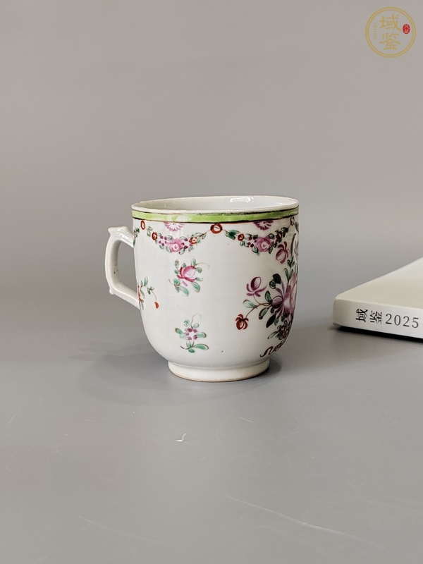 古玩陶瓷粉彩花卉紋把杯真品鑒賞圖