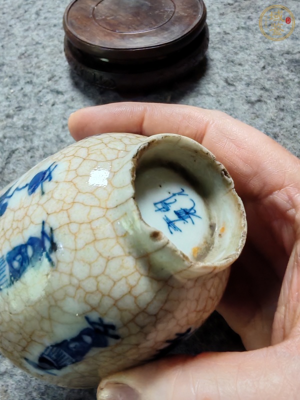 古玩陶瓷哥釉青花杯真品鑒賞圖