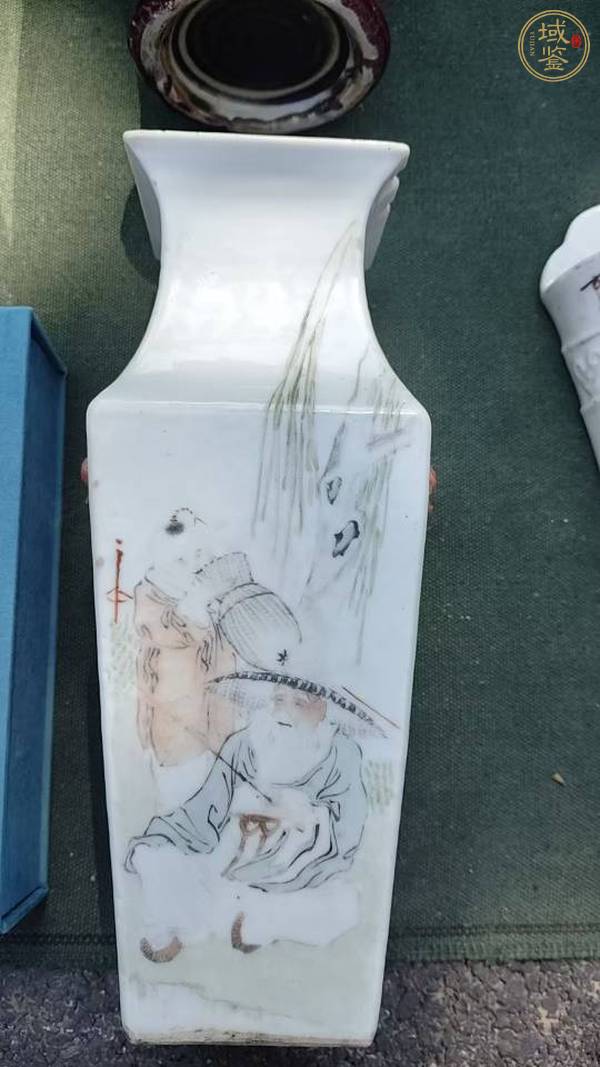 古玩陶瓷淺絳彩方瓶真品鑒賞圖