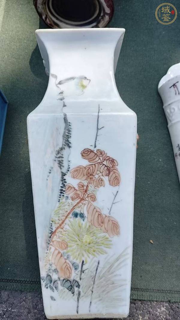 古玩陶瓷淺絳彩方瓶真品鑒賞圖