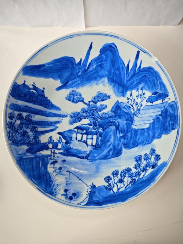 古玩轉(zhuǎn)賣清中晚期青花山水人物紋盤拍賣,當(dāng)前價格12000元
