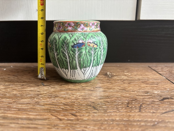 古玩轉(zhuǎn)賣萊菔蝶紋廣彩罐拍賣，當前價格350元