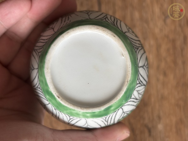 古玩陶瓷萊菔蝶紋廣彩罐真品鑒賞圖
