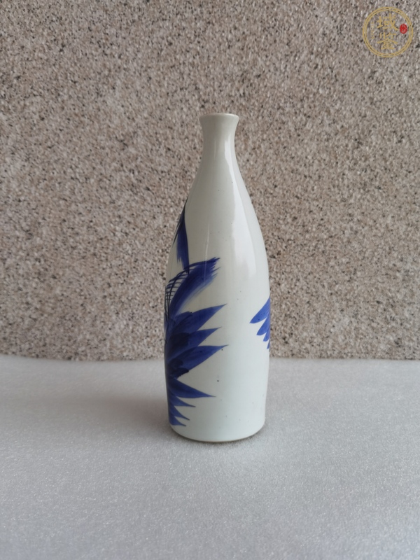 古玩陶瓷山水紋青花瓶真品鑒賞圖