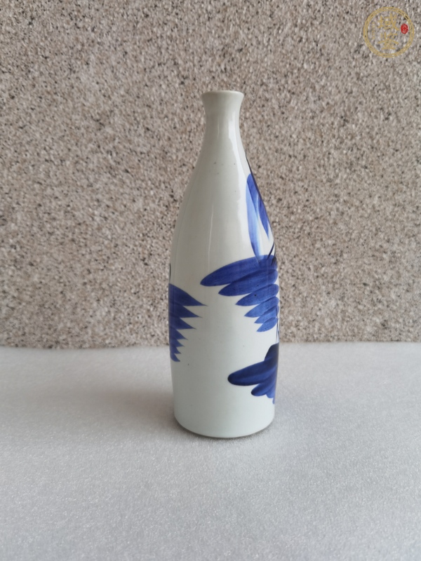 古玩陶瓷山水紋青花瓶真品鑒賞圖