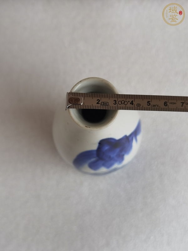古玩陶瓷山水紋青花瓶真品鑒賞圖