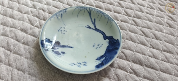 古玩陶瓷山水紋青花盤真品鑒賞圖