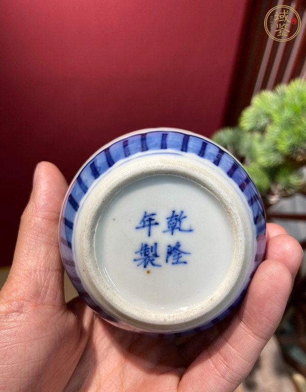 古玩陶瓷青花壽字紋天球瓶真品鑒賞圖