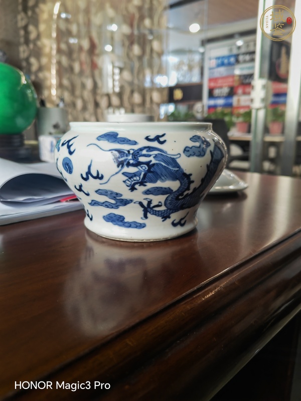 古玩陶瓷龍紋青花馬蹄尊真品鑒賞圖