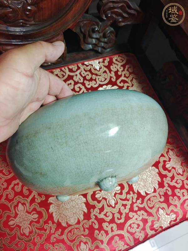 古玩陶瓷清代中期綠哥釉三足香爐真品鑒賞圖