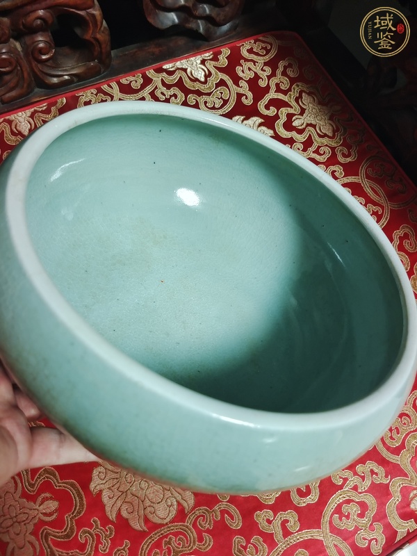 古玩陶瓷清代中期綠哥釉三足香爐真品鑒賞圖