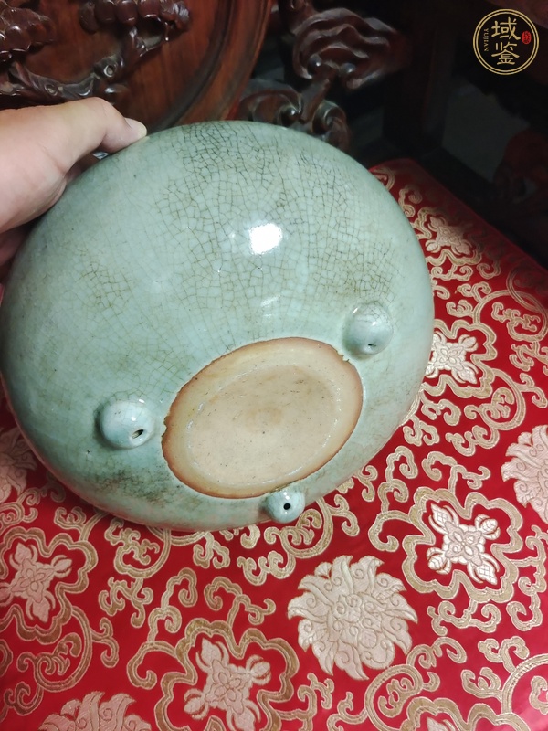 古玩陶瓷清代中期綠哥釉三足香爐真品鑒賞圖