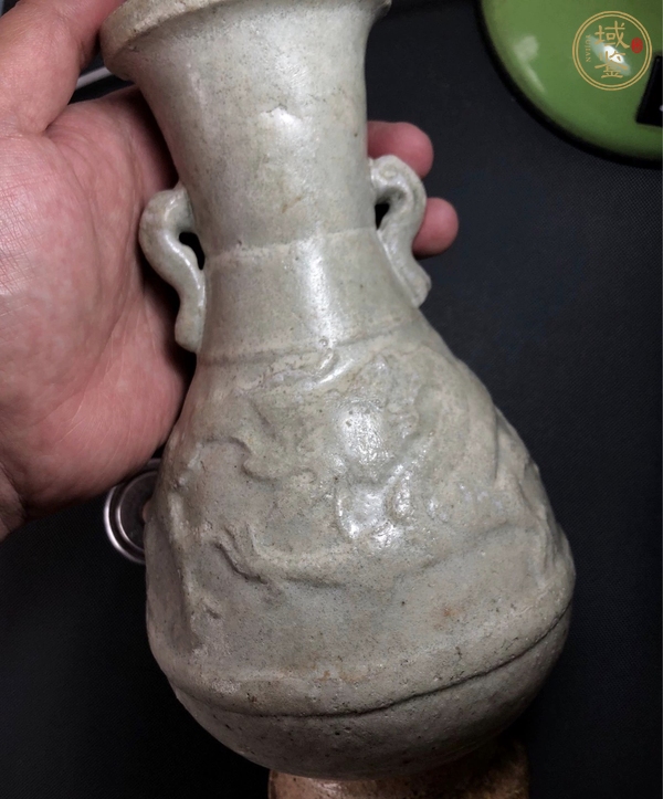 古玩陶瓷青白釉模印龍紋雙耳瓶真品鑒賞圖