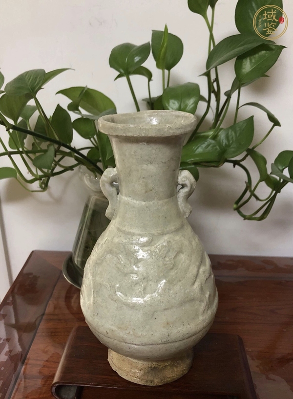 古玩陶瓷青白釉模印龍紋雙耳瓶真品鑒賞圖