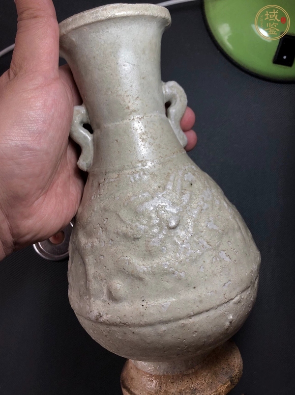 古玩陶瓷青白釉模印龍紋雙耳瓶真品鑒賞圖