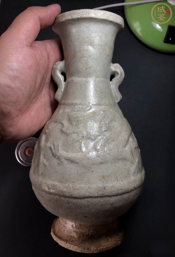 古玩陶瓷青白釉模印龍紋雙耳瓶真品鑒賞圖