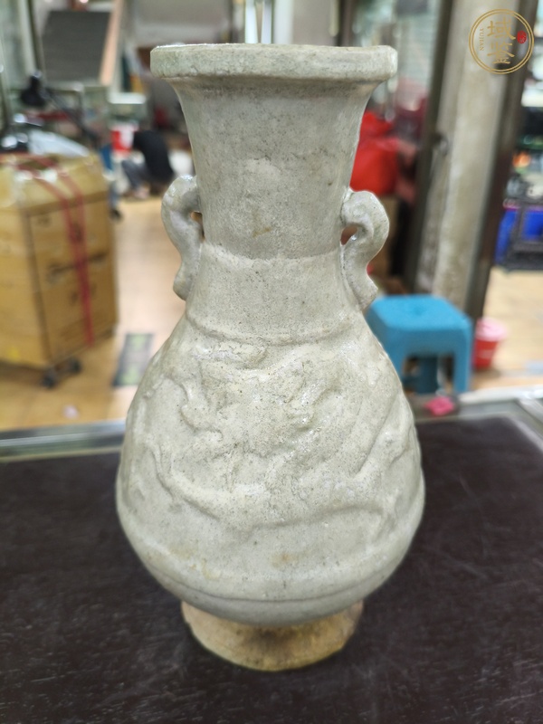 古玩陶瓷青白釉模印龍紋雙耳瓶真品鑒賞圖