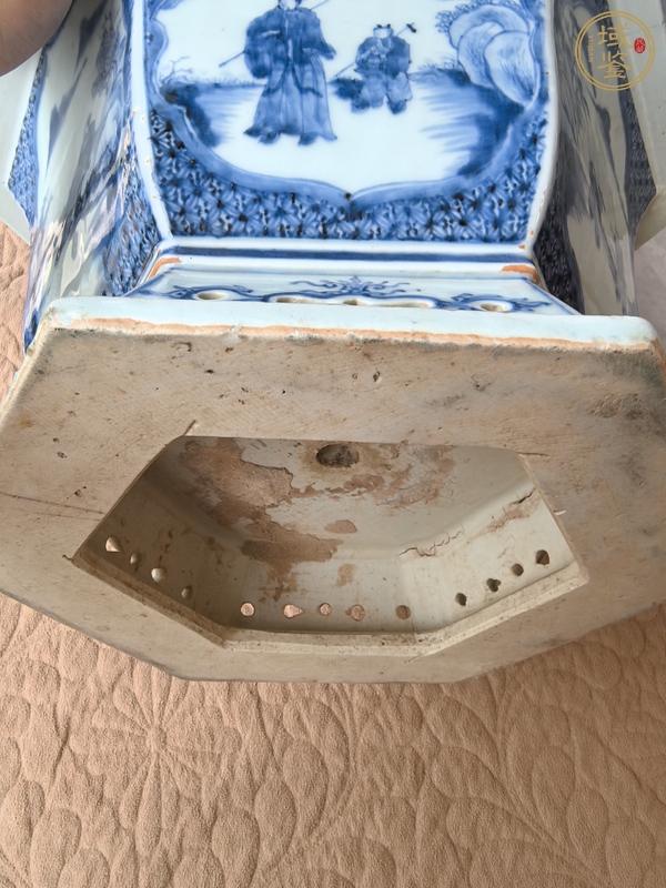 古玩陶瓷人物紋青花花盆真品鑒賞圖