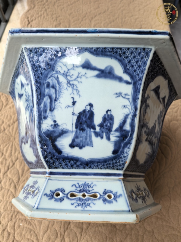 古玩陶瓷人物紋青花花盆真品鑒賞圖