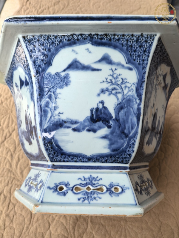 古玩陶瓷人物紋青花花盆真品鑒賞圖
