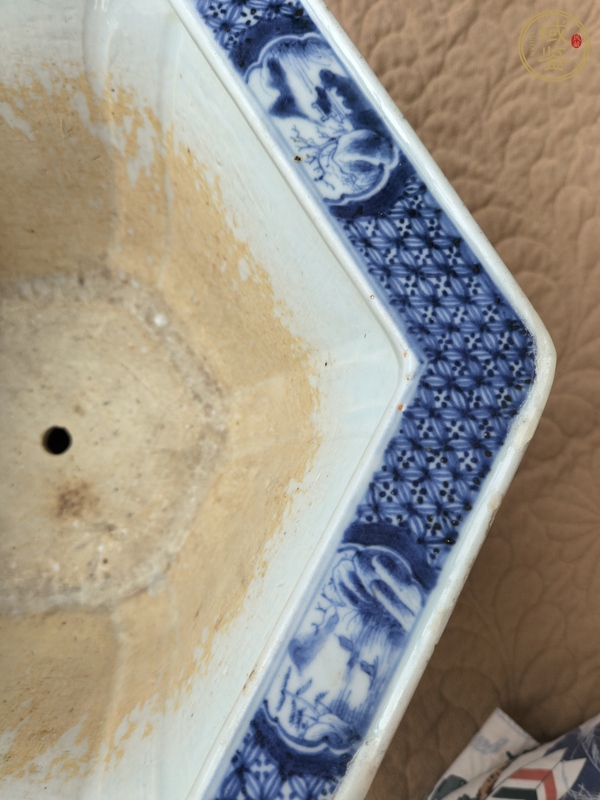 古玩陶瓷人物紋青花花盆真品鑒賞圖