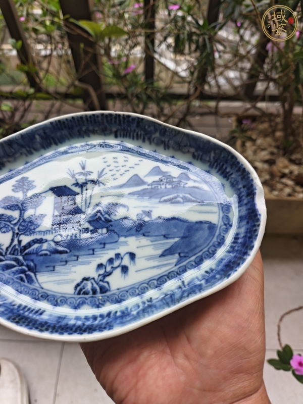 古玩陶瓷乾隆青花海棠型茶盤真品鑒賞圖