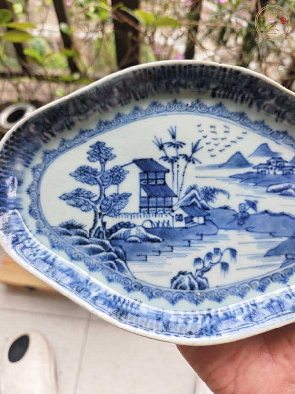 古玩陶瓷乾隆青花海棠型茶盤真品鑒賞圖