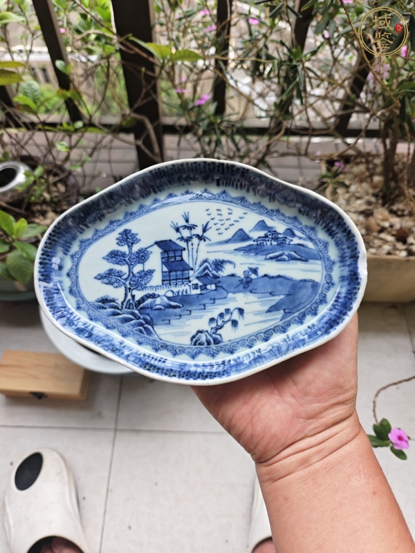 古玩陶瓷乾隆青花海棠型茶盤真品鑒賞圖