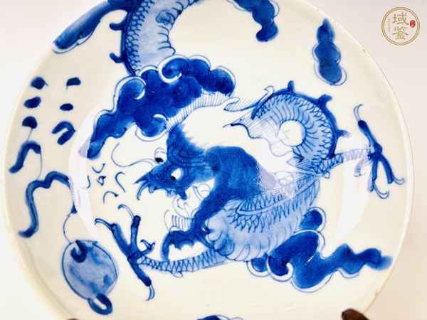 古玩清早期·青花過(guò)墻龍紋盤真品鑒賞圖