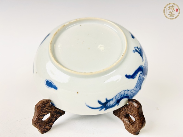 古玩陶瓷清早期·青花過墻龍紋盤真品鑒賞圖