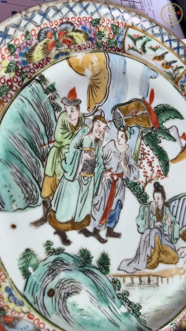古玩陶瓷清晚期 廣彩人物紋折沿盤真品鑒賞圖