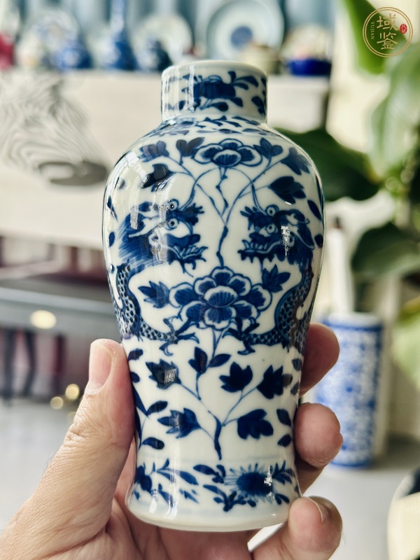古玩陶瓷龍紋青花瓶真品鑒賞圖