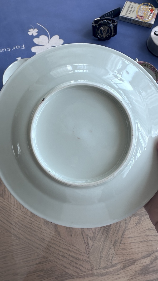 古玩陶瓷粉彩花卉紋盤真品鑒賞圖