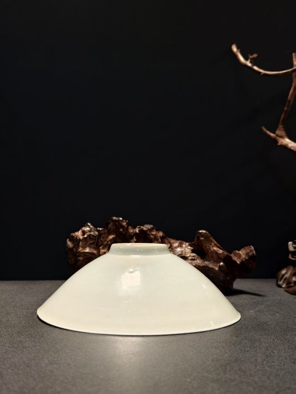 古玩陶瓷館藏級(jí)精品南宋湖田窯青白釉娃娃碗拍賣，當(dāng)前價(jià)格17000元