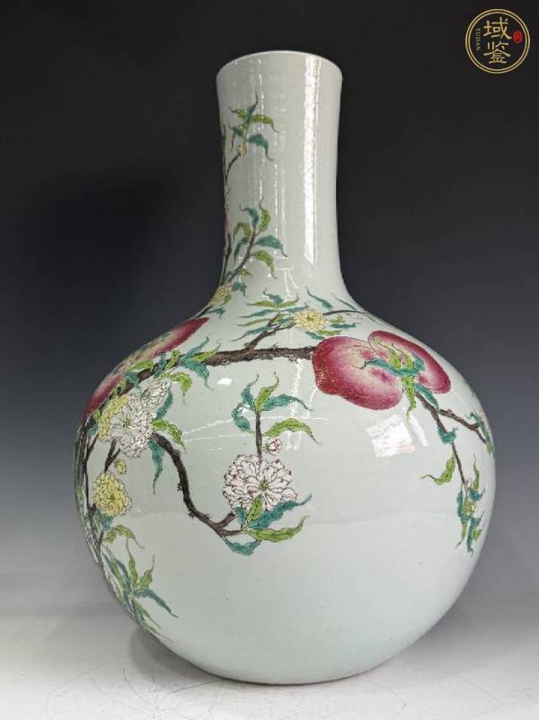 古玩陶瓷粉彩九桃天球瓶真品鑒賞圖