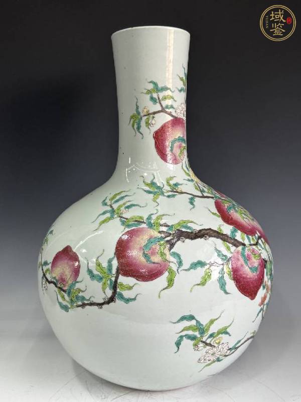 古玩陶瓷粉彩九桃天球瓶真品鑒賞圖