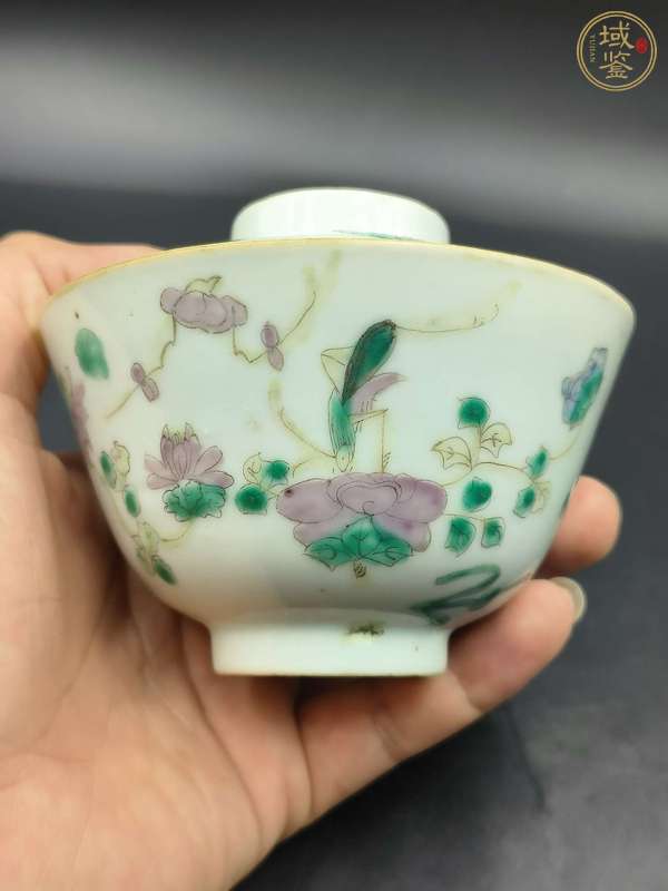 古玩陶瓷蟲草紋粉彩蓋碗真品鑒賞圖