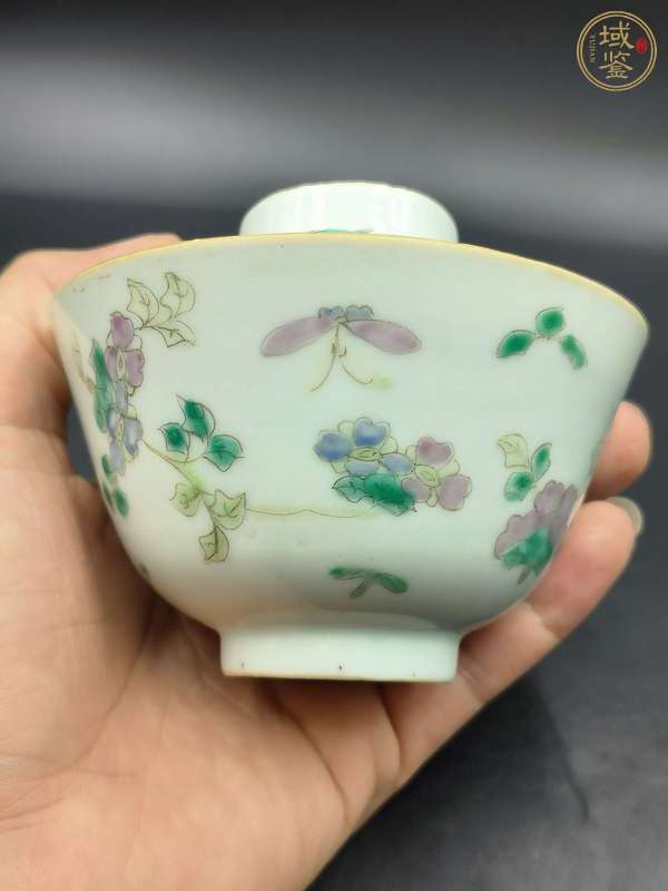 古玩陶瓷蟲草紋粉彩蓋碗真品鑒賞圖