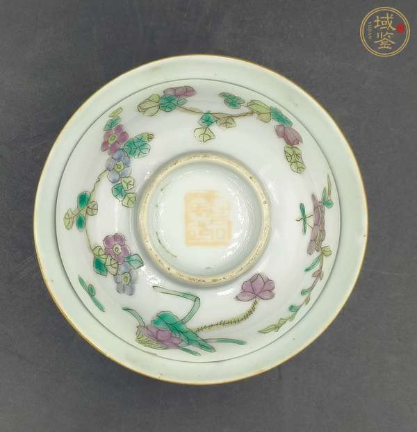 古玩陶瓷蟲草紋粉彩蓋碗真品鑒賞圖