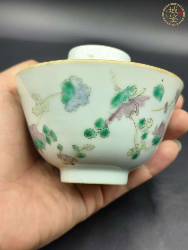 古玩陶瓷蟲草紋粉彩蓋碗真品鑒賞圖