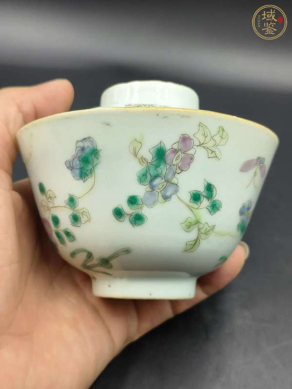 古玩陶瓷蟲草紋粉彩蓋碗真品鑒賞圖