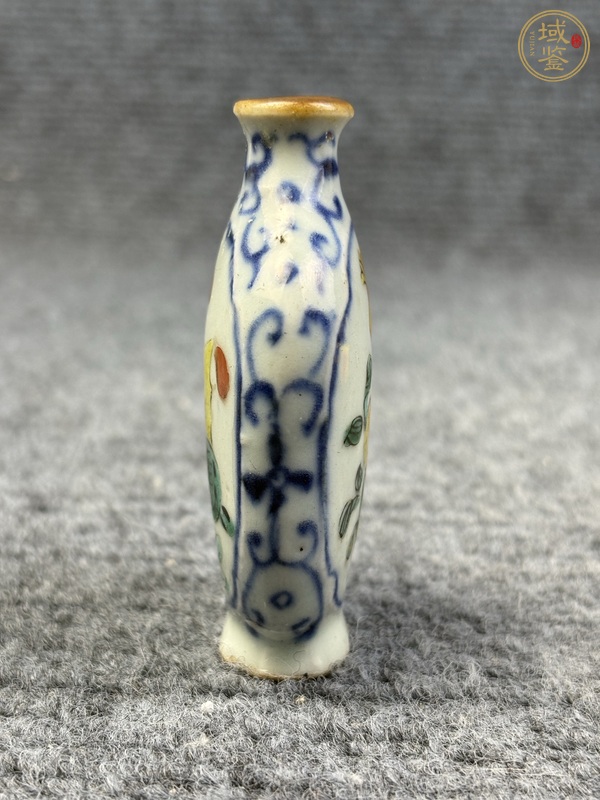 古玩陶瓷青花粉彩鼻煙壺真品鑒賞圖