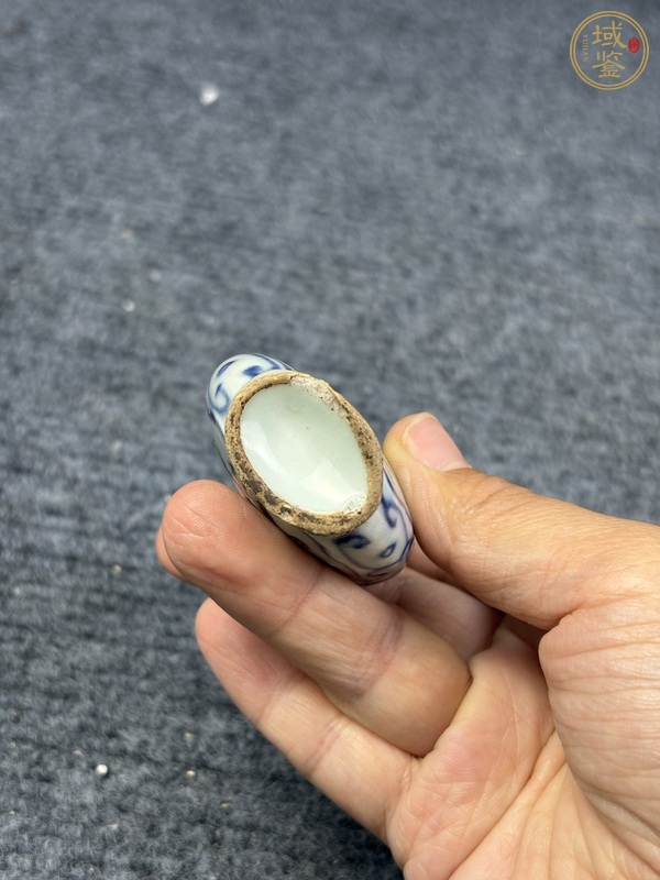 古玩陶瓷青花粉彩鼻煙壺真品鑒賞圖